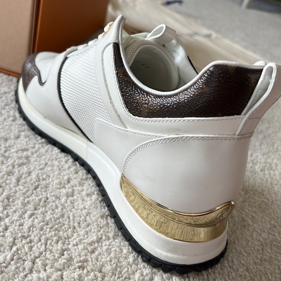 GENUINE Louis Vuitton Sneakers,worn once, perfect condition, with receipt,size 8 - Picture 3 of 5